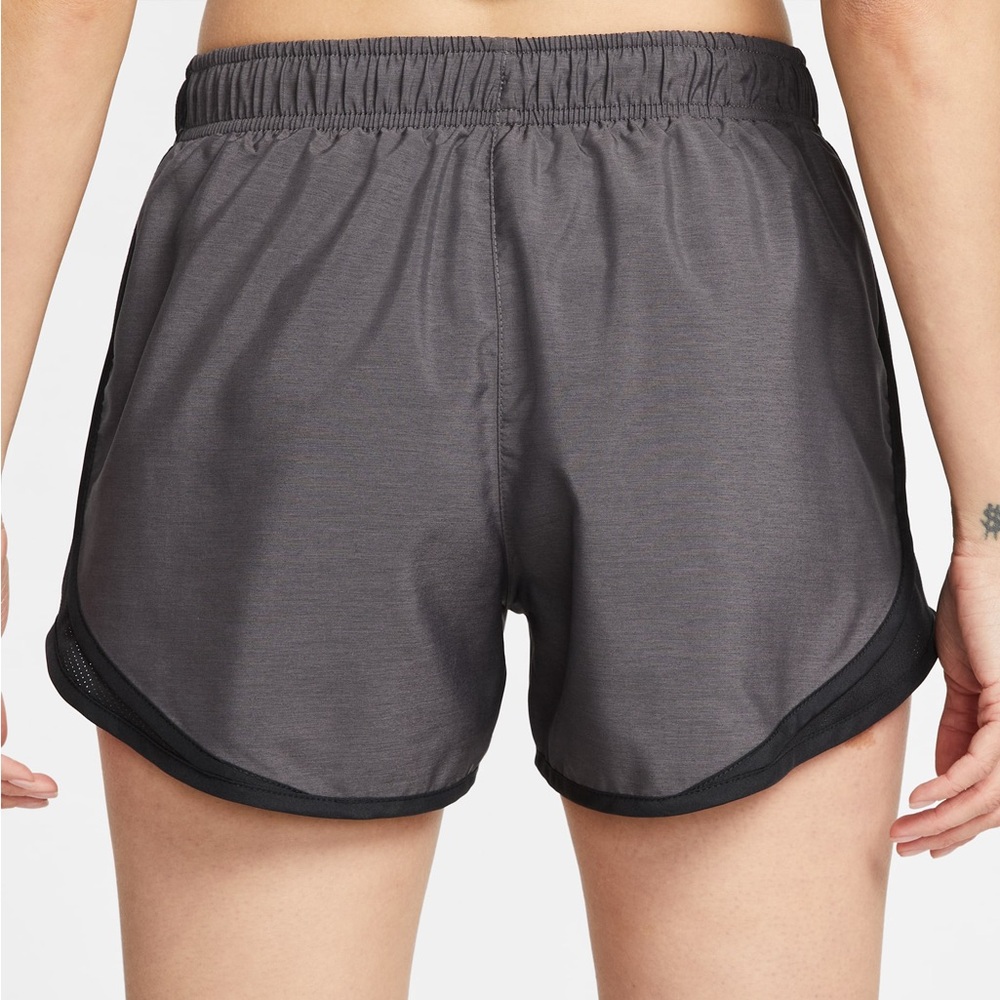 Nike Women’s Core Tempo Running Shorts in Heather Black, size XS, NWT - Picture 2 of 13